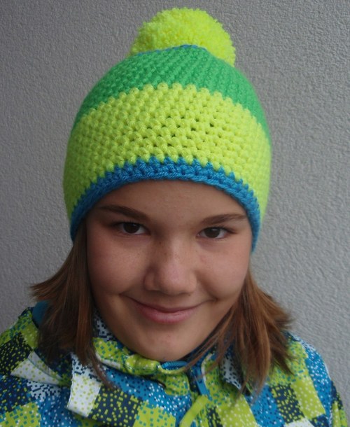 Čepice NEON BLUE LEMON háčkovaná s bambulí — foto 2