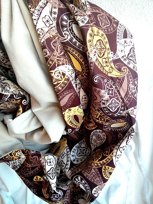 Nákrčník Paisley — foto 2