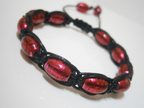 Červenočerný náramek (shamballa/macramé) — foto 2