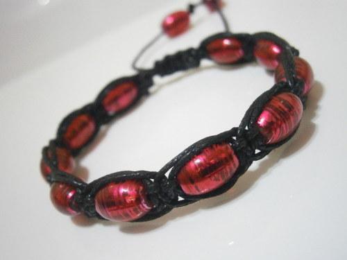 Červenočerný náramek (shamballa/macramé) — foto 3