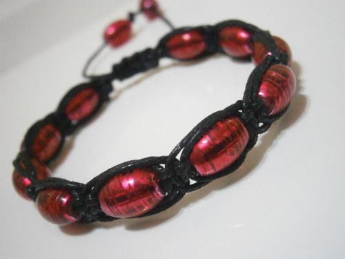 Červenočerný náramek (shamballa/macramé) — foto 5