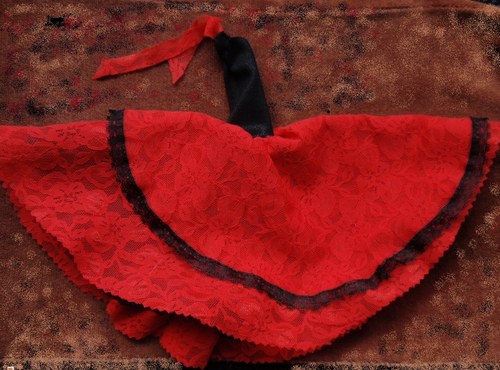 Červené krajkové šatičky — foto 3