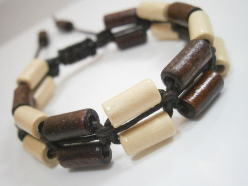 Dřevěný náramek (macramé) — foto 2