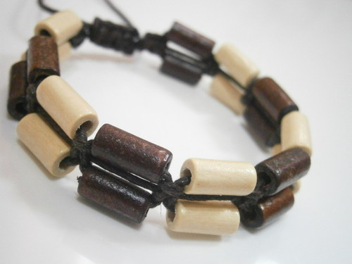 Dřevěný náramek (macramé) — foto 3