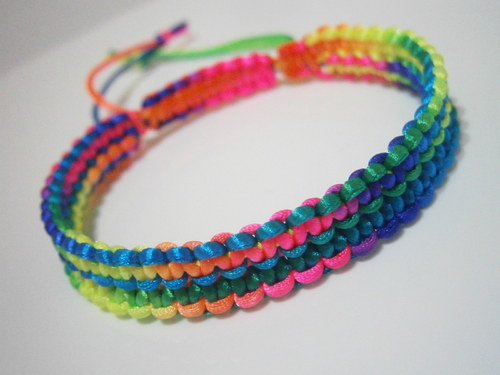 Duhový dvojitý náramek (macramé) — foto 2
