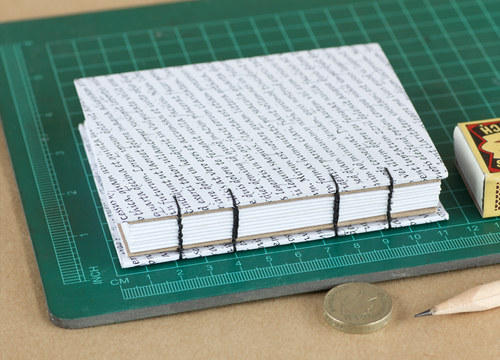 #18 Bloček - Elegantní Script v bílé — foto 3