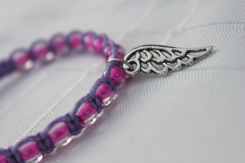 S křídlem anděla.. Náramek macramé/shamballa — foto 4