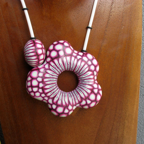 Fuchsiová améba - náhrdelník — foto 2