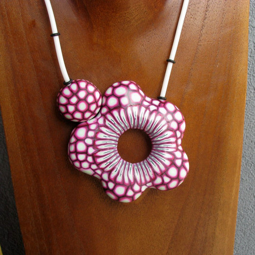 Fuchsiová améba - náhrdelník — foto 3