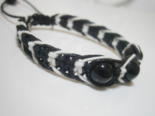 Černobílý náramek (macramé) — foto 4