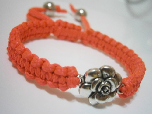 Náramek s kytičkou (macramé) — foto 5