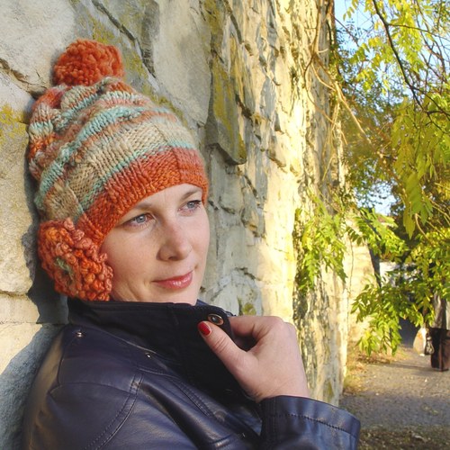 PUDRY A STÍNY čepice, prodloužená hučka, kulich — foto 2