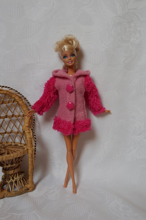 Extravagantní kabátek pro barbie — foto 2