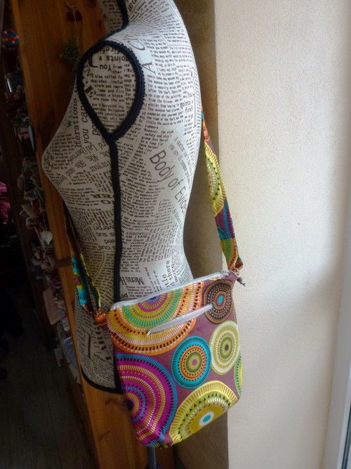 Crossbody kabelka mandalková — foto 3