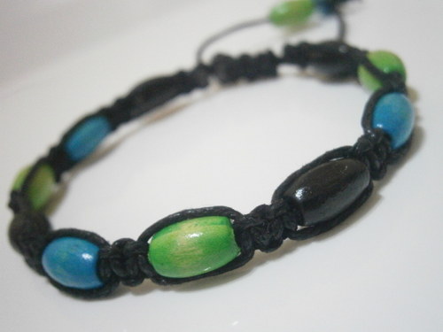 Dřevěný náramek (makramé/shamballa) — foto 3