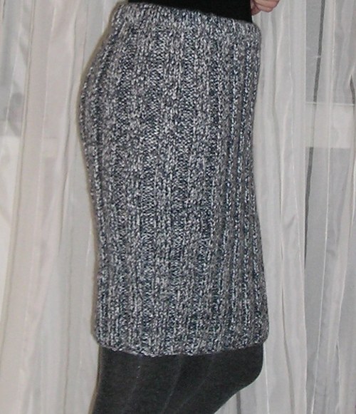 Tmavě šedá sukně — foto 2