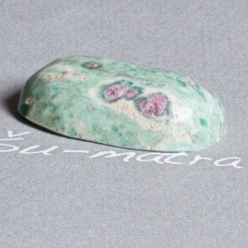Rubín ve fuchsitu- kabošon — foto 3