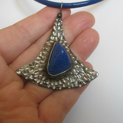 Lapis lazuli v černostříbrném hávu — foto 2