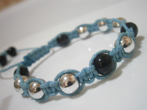 Modrý elegantní náramek (macramé) — foto 2