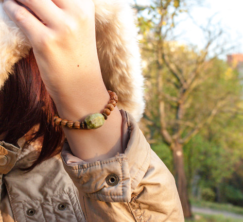 Dřevěný náramek s jaditem — foto 3