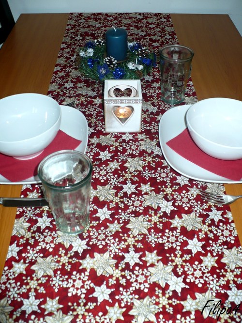 Vánoční běhoun-bílé hvězdičky — foto 3