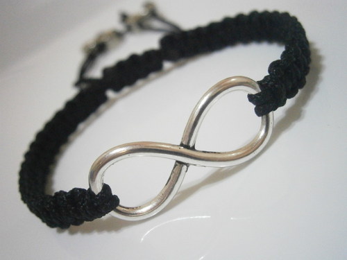 Infinity náramek černý (macramé) — foto 2