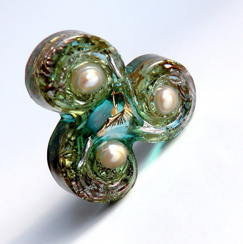 Orgonit Amulet *OBJ* Triskel s polodrahokamy — foto 4