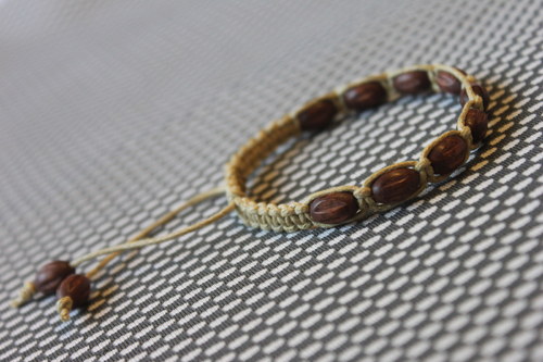 Přírodní.. Náramek macramé/shamballa — foto 2