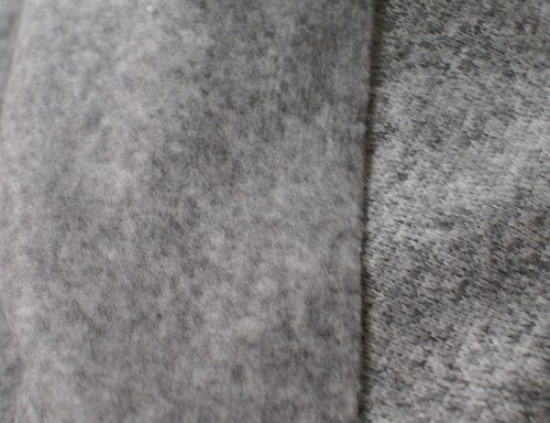 Šedá svetrovina — foto 2