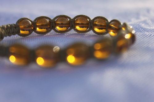 S kapkami medu.. Náramek macramé/shamballa — foto 5