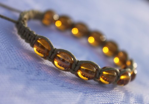 S kapkami medu.. Náramek macramé/shamballa — foto 6