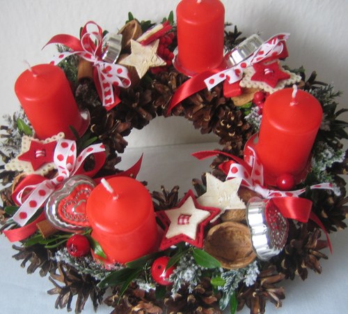 Adventní věnec v červené — foto 2