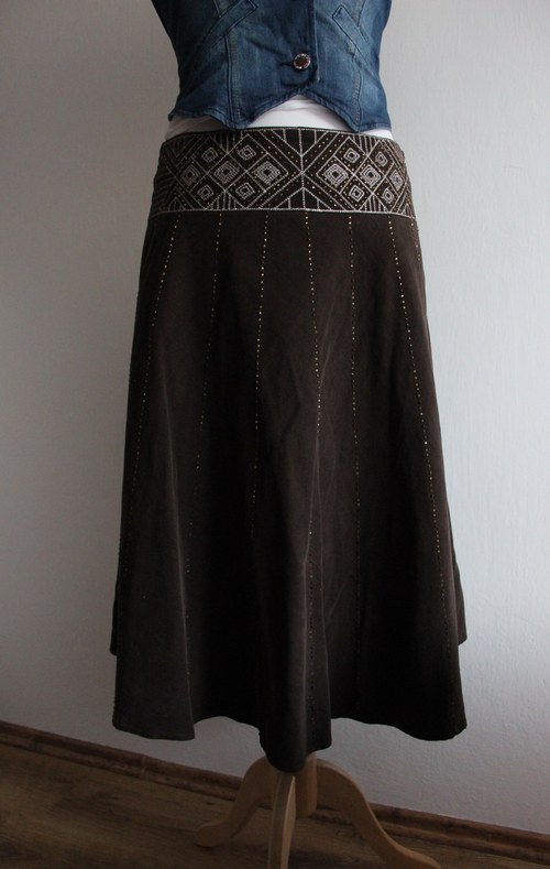 Sukně manžestrová vyšívaná — foto 2