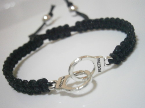 Náramek "Pouta" - černý (macramé) - Unisex — foto 3