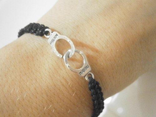 Náramek "Pouta" - černý (macramé) - Unisex — foto 4