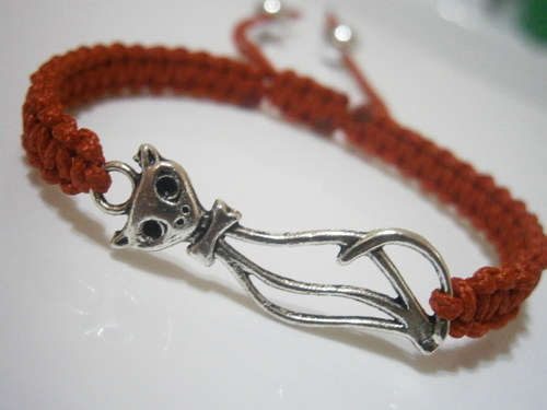 Náramek "Elegantní kočka" (macramé) — foto 2