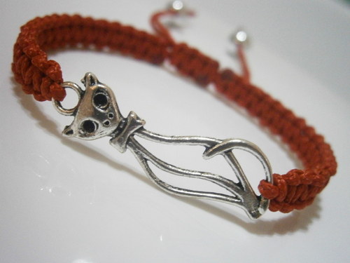 Náramek "Elegantní kočka" (macramé) — foto 4