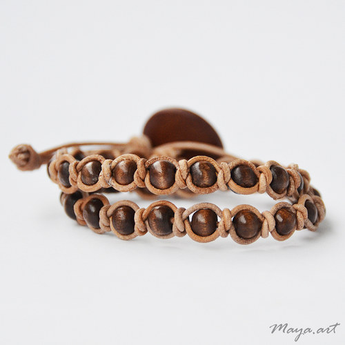 Hnědý náramek "LEATHER,WOOD&BUTTON" — foto 3