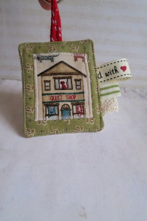 Quilt shop - klíčenka — foto 2