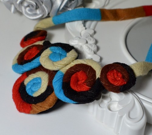 Textilní náhrdelník Quernet — foto 2