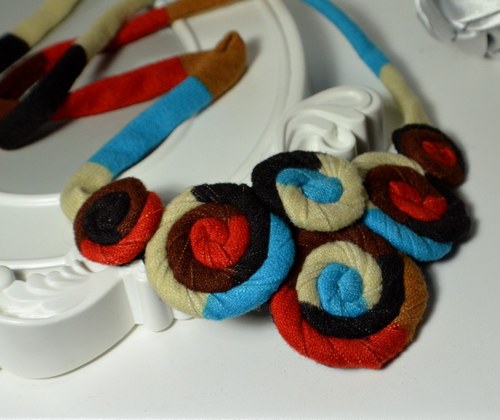 Textilní náhrdelník Quernet — foto 3