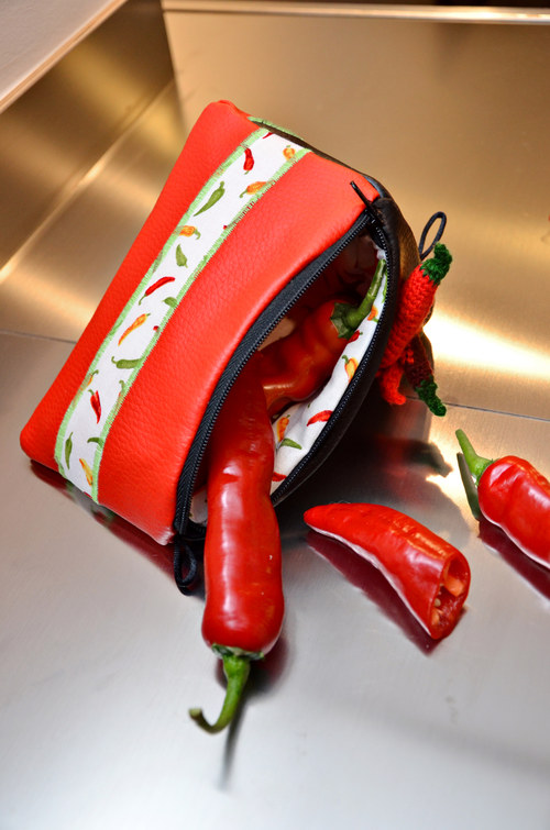 Koženkový dortík s chilli (Chillisacher) — foto 3
