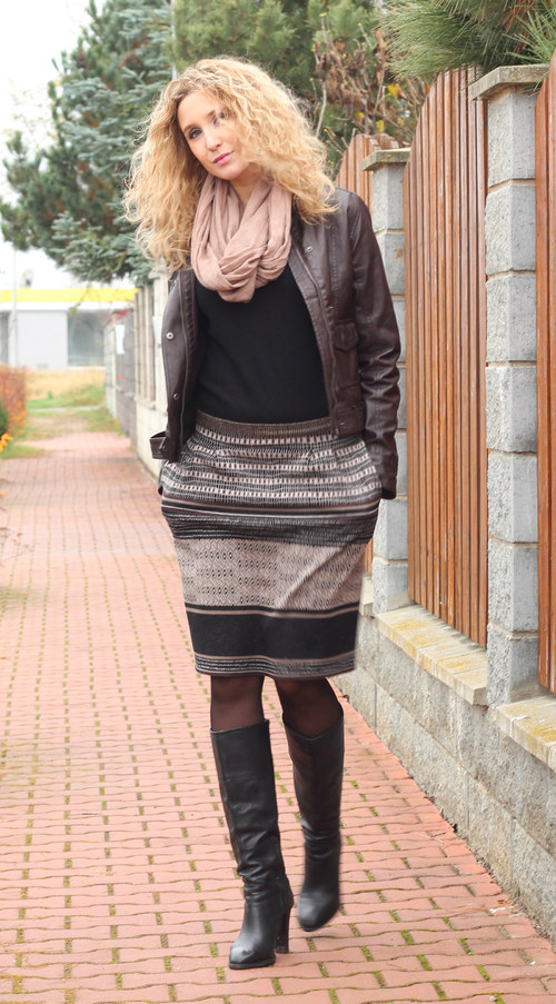 Hnědočerná sukně — foto 4