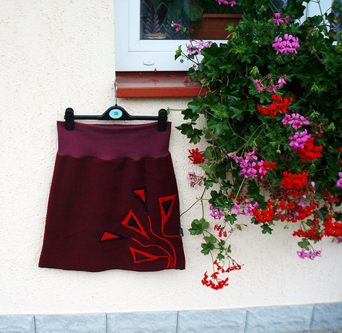 Fleece sukně s aplikací .....vel. S - M — foto 3