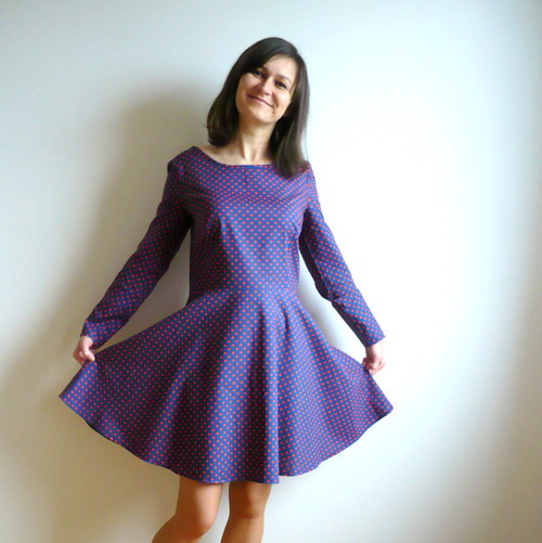 Puntikaté retro šaty — foto 4