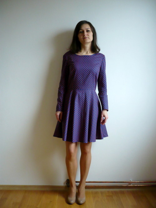 Puntikaté retro šaty — foto 6