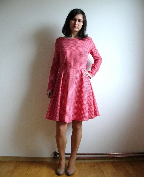 Červené retro šaty — foto 4