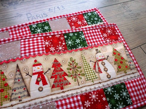 Sada vánočního prostírání Holiday Stitches - 2ks — foto 2