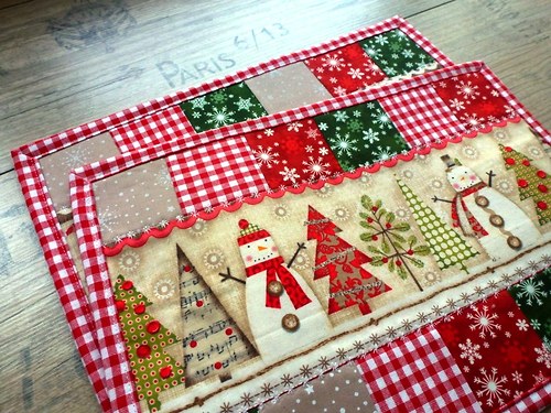 Sada vánočního prostírání Holiday Stitches - 2ks — foto 3
