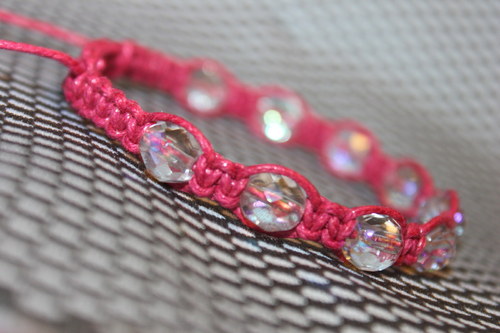 Vánoční nálada.. ;) Náramek macramé/shamballa — foto 3